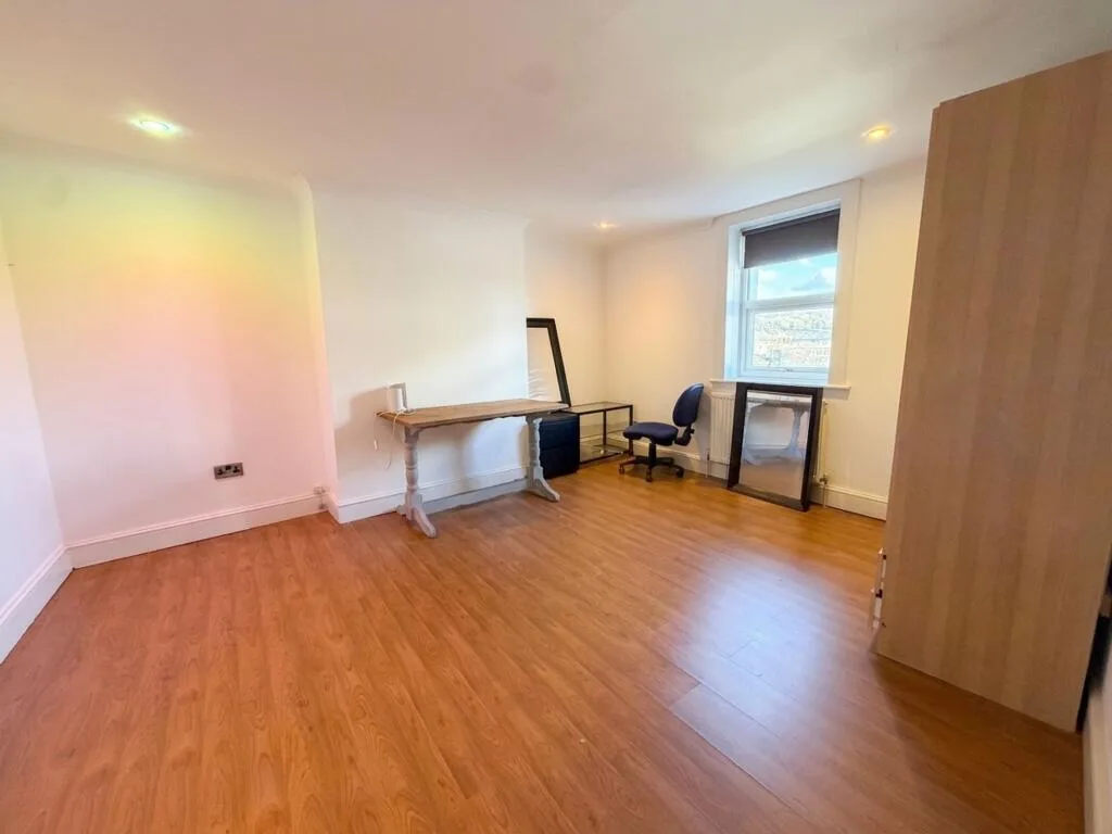 4 bedroom maisonette for rent