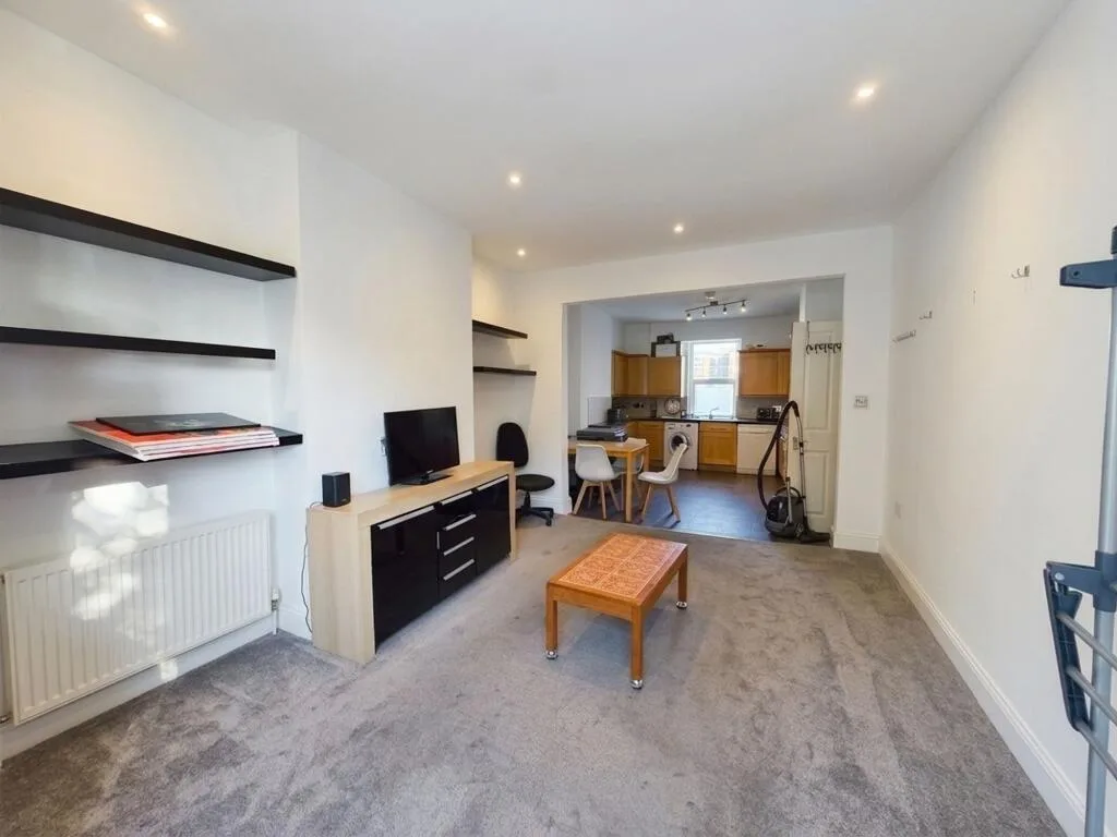 4 bedroom maisonette for rent
