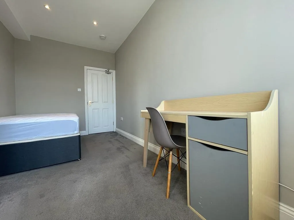 6 bedroom terraced house for rent