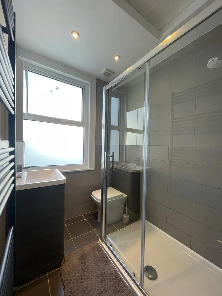 6 bedroom terraced house for rent