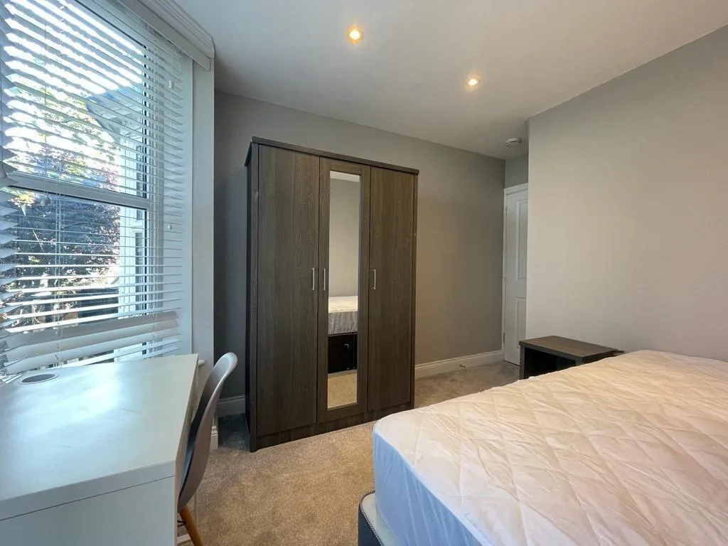 6 bedroom terraced house for rent