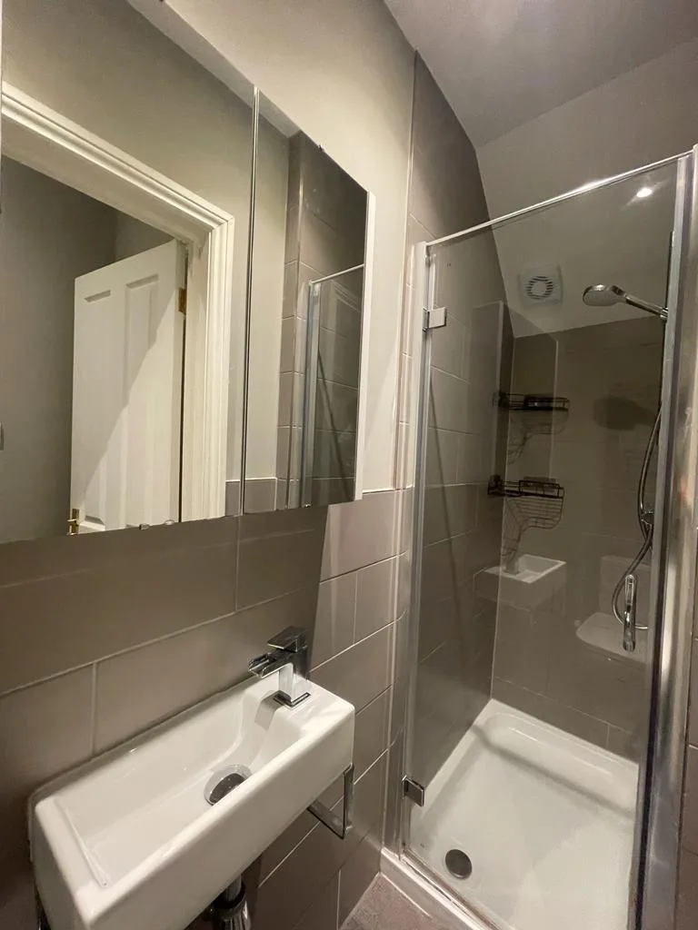6 bedroom terraced house for rent