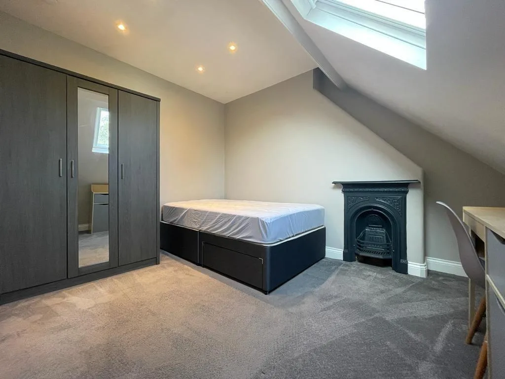 6 bedroom terraced house for rent