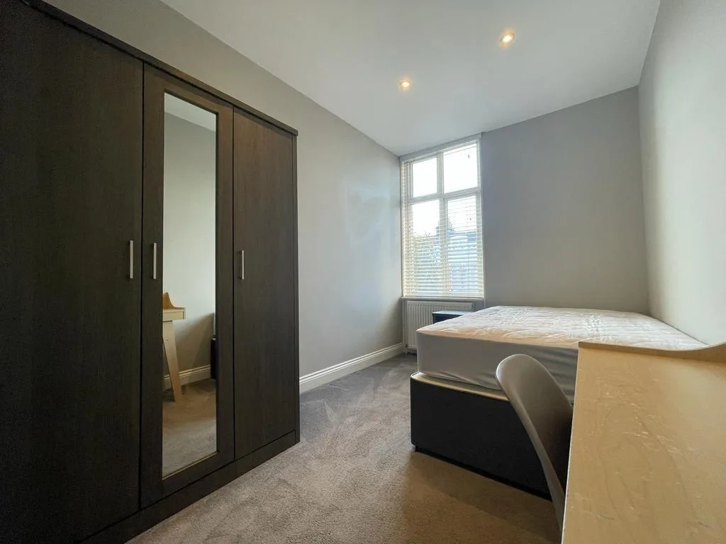 6 bedroom terraced house for rent