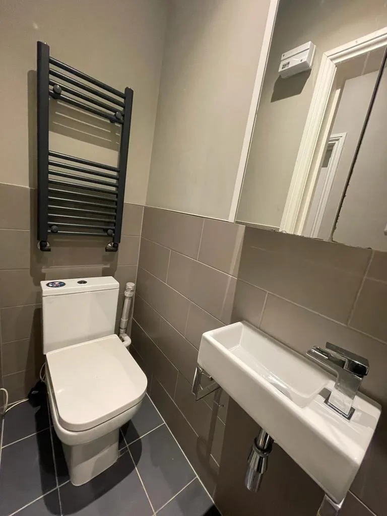 6 bedroom terraced house for rent