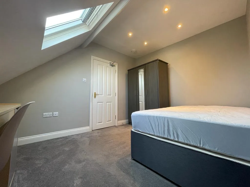 6 bedroom terraced house for rent