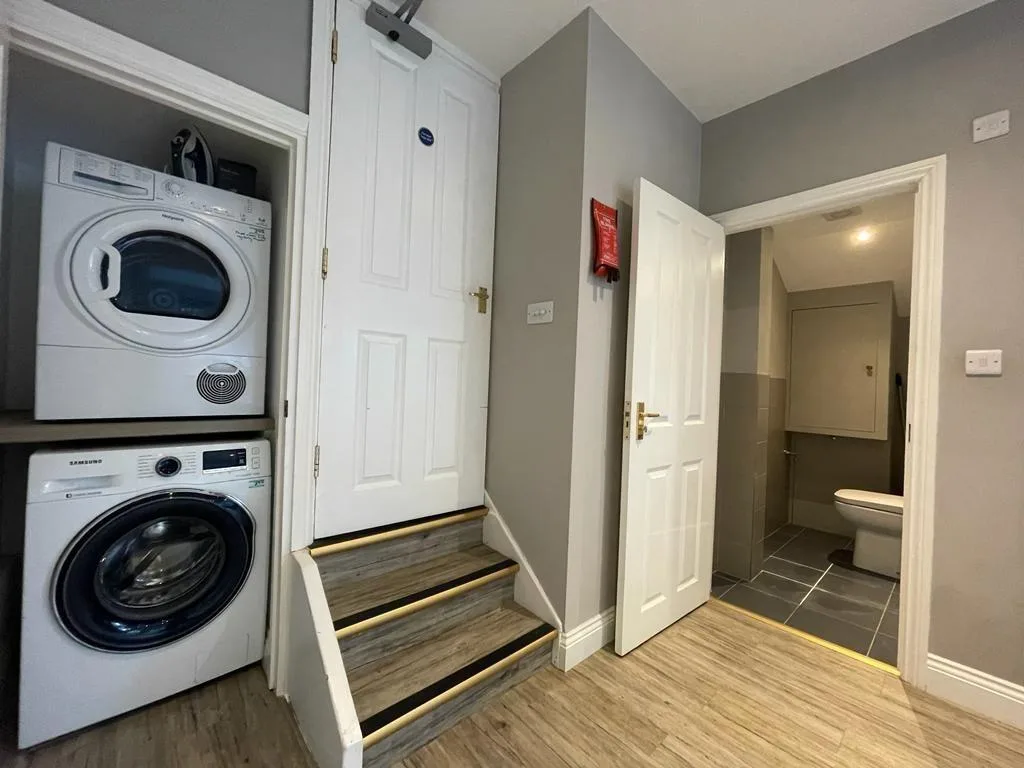6 bedroom terraced house for rent