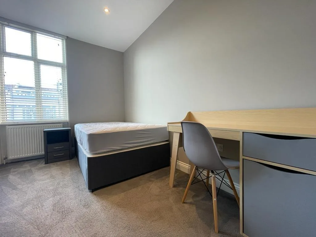 6 bedroom terraced house for rent