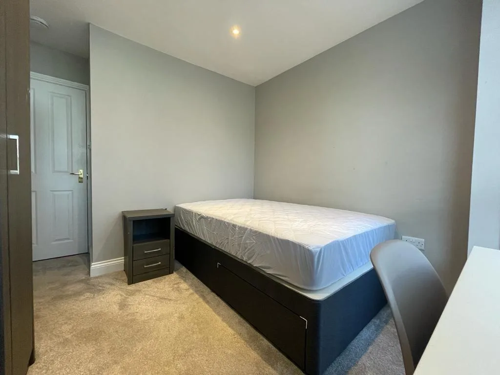 6 bedroom terraced house for rent