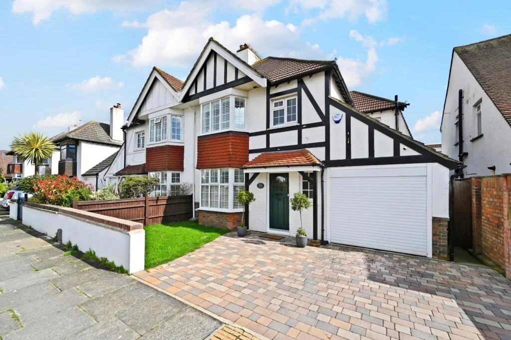 3 bedroom semi-detached house for rent