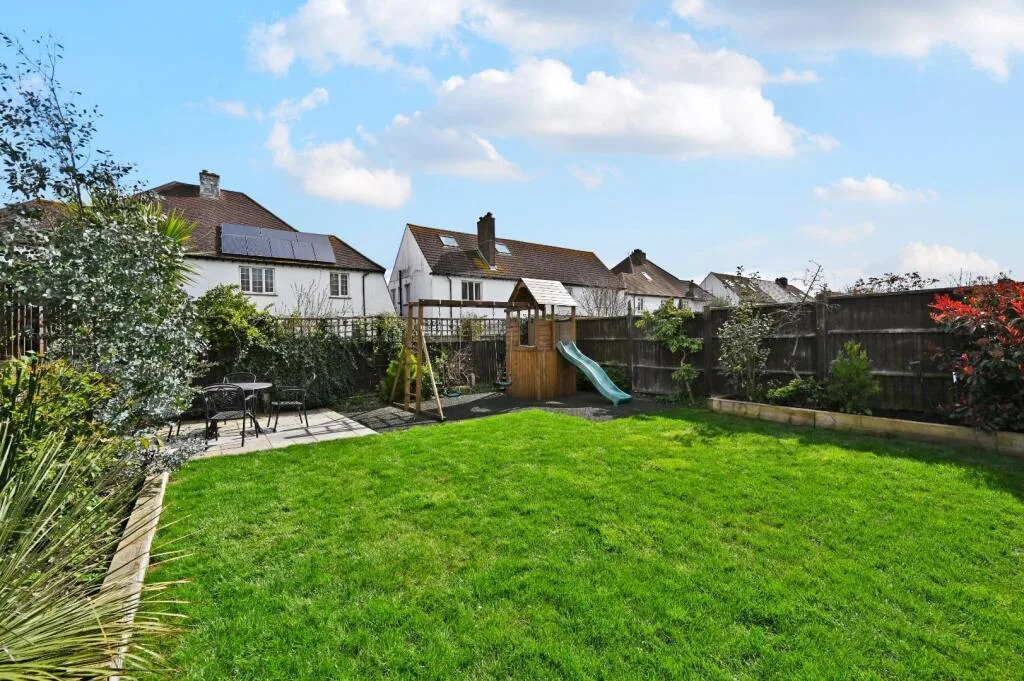 3 bedroom semi-detached house for rent