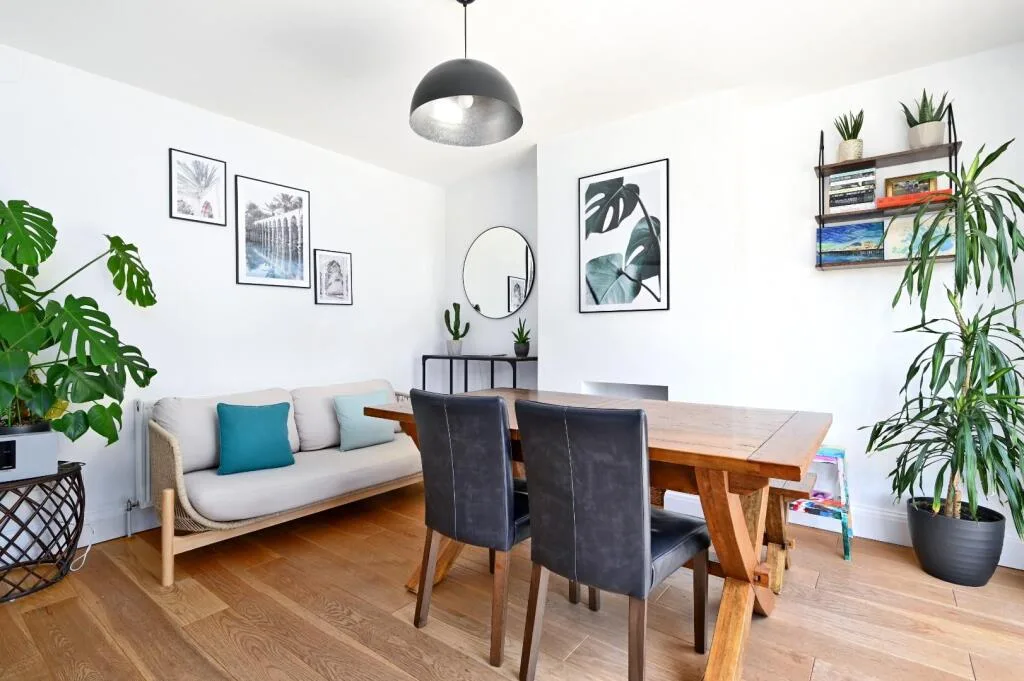 3 bedroom semi-detached house for rent
