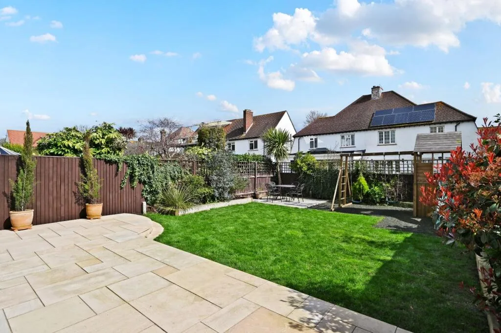 3 bedroom semi-detached house for rent