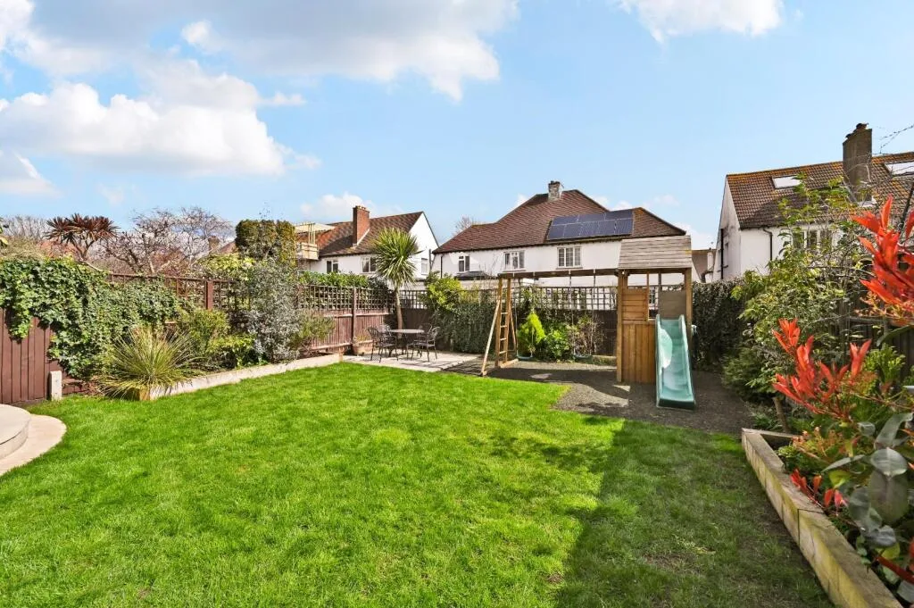 3 bedroom semi-detached house for rent