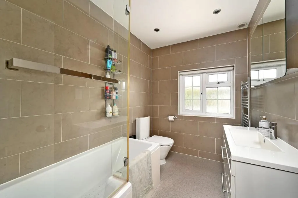 3 bedroom semi-detached house for rent