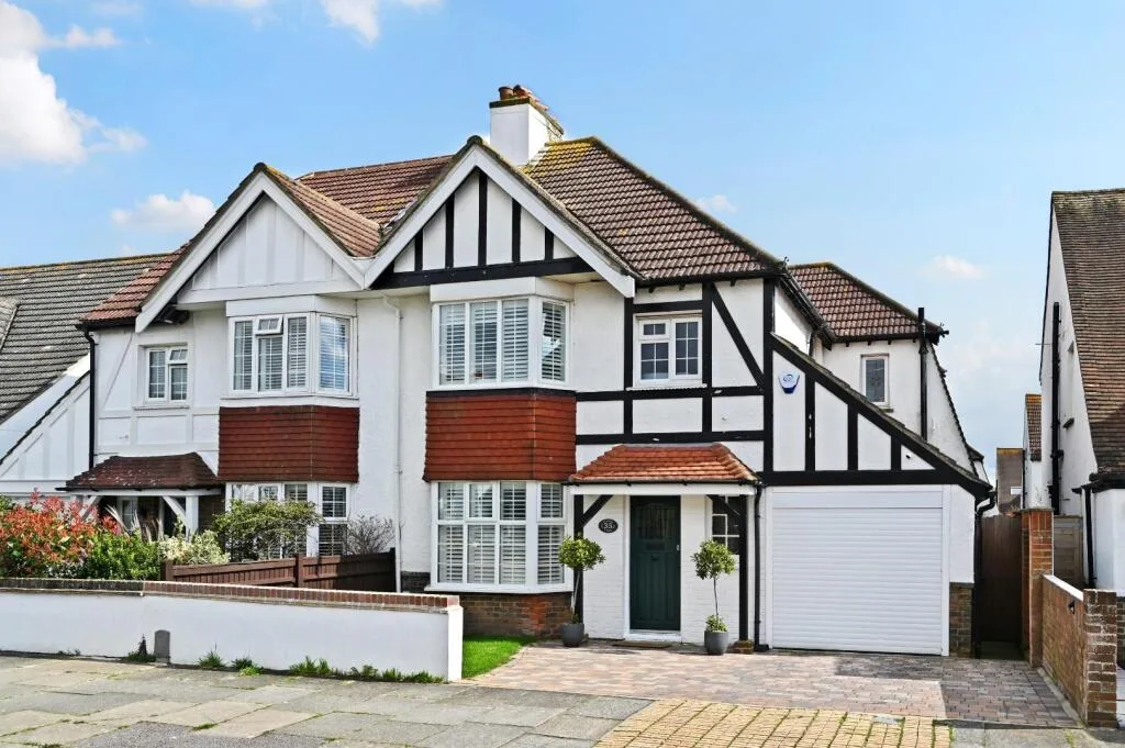3 bedroom semi-detached house for rent