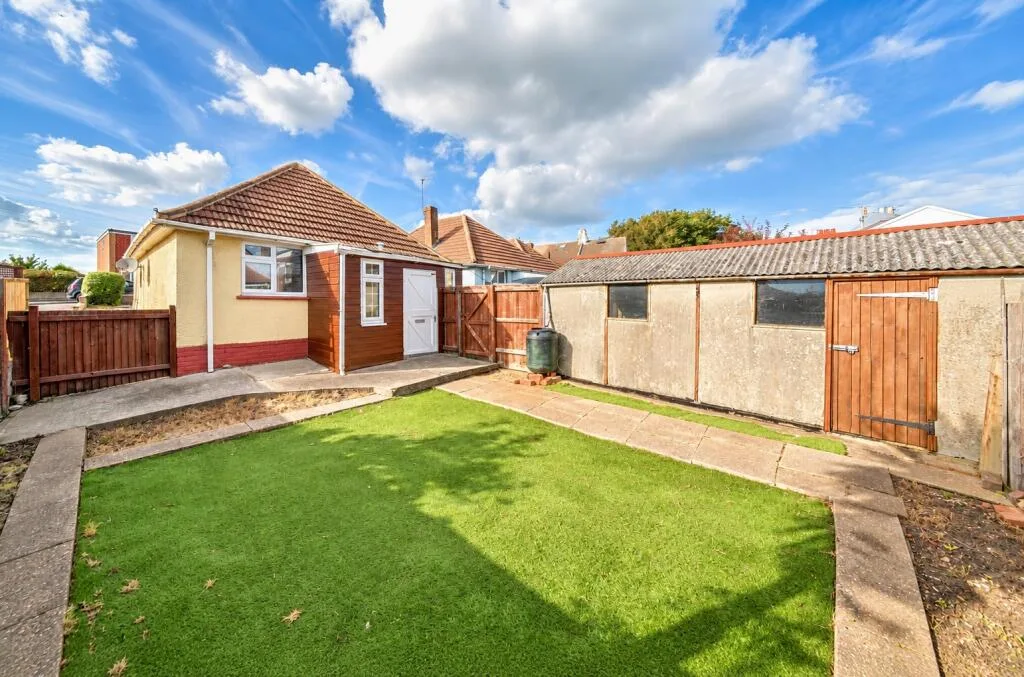 2 bedroom bungalow for rent