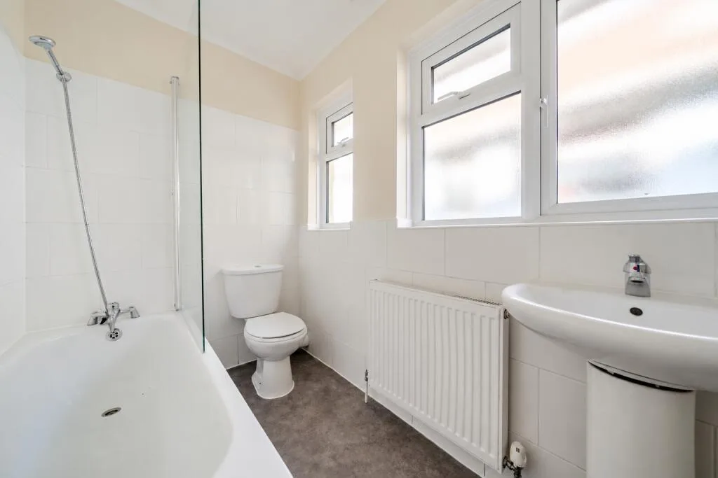 2 bedroom bungalow for rent