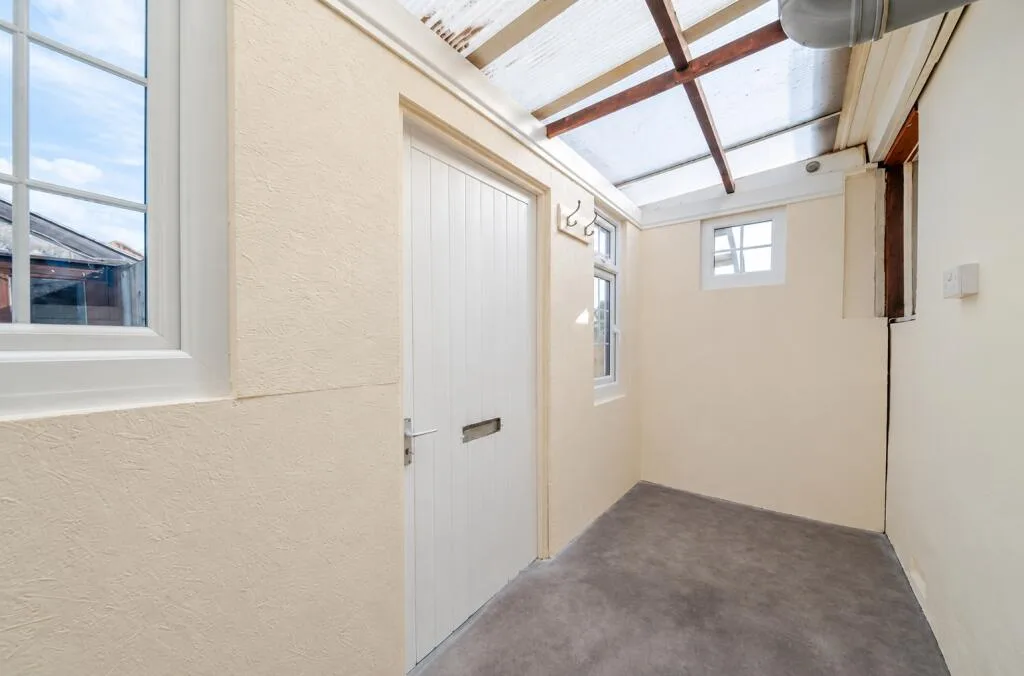 2 bedroom bungalow for rent