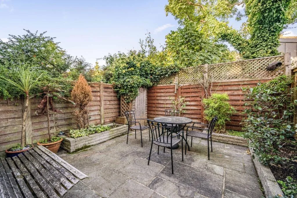4 bedroom terraced house for rent