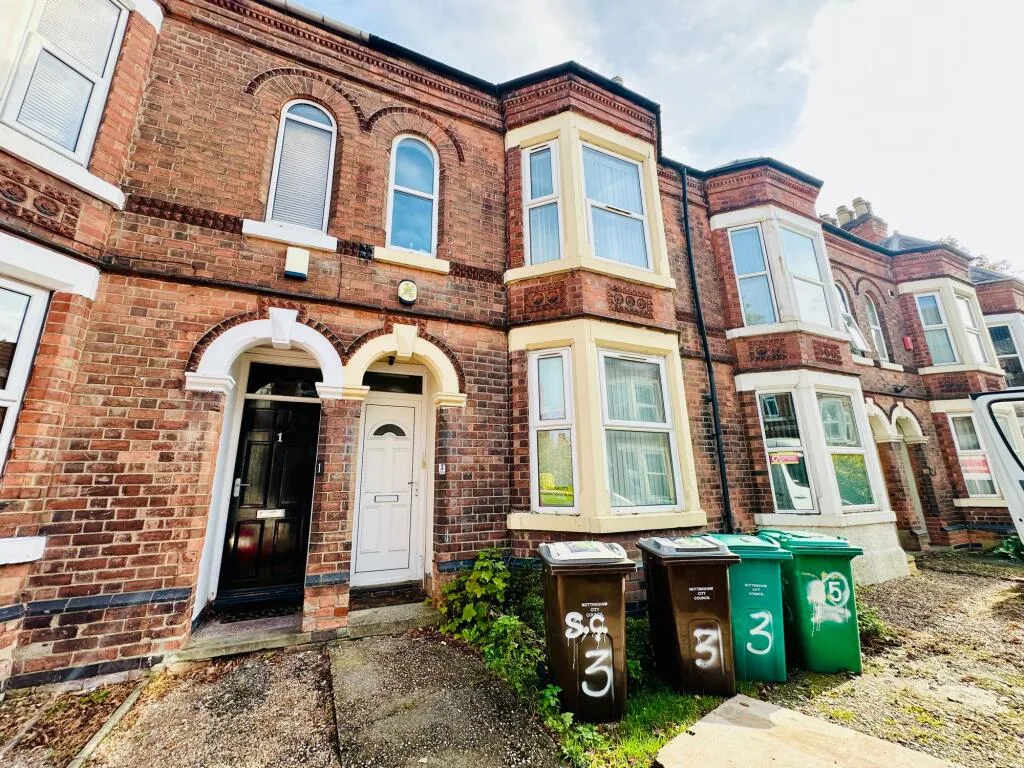 5 bedroom terraced house for rent