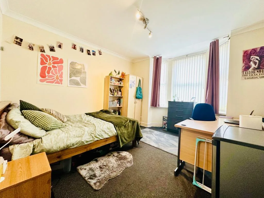 5 bedroom terraced house for rent