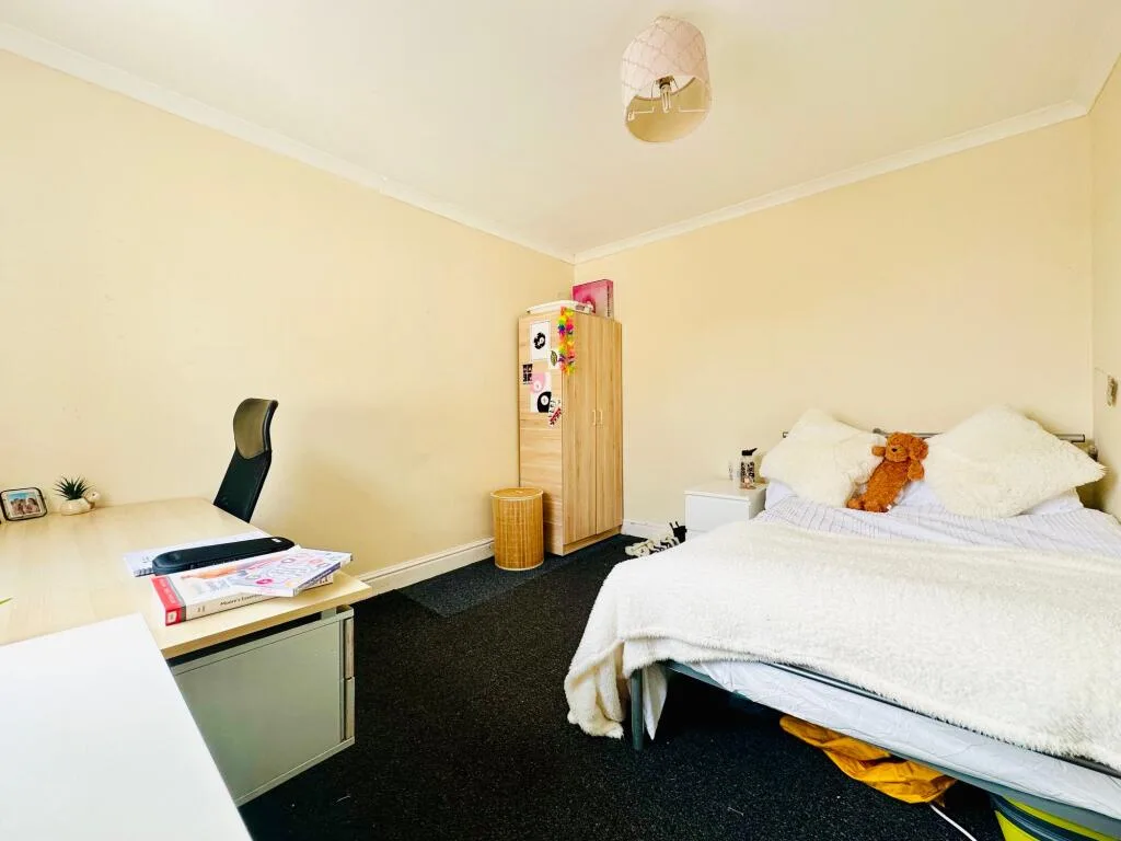 5 bedroom terraced house for rent