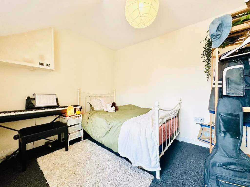 5 bedroom terraced house for rent