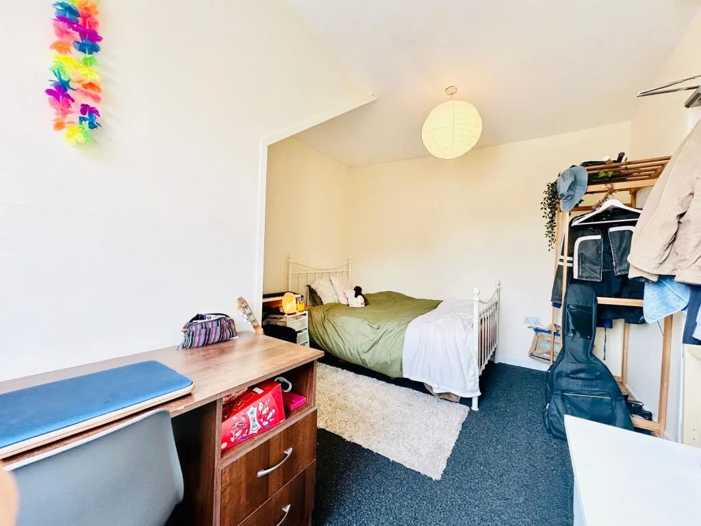 5 bedroom terraced house for rent