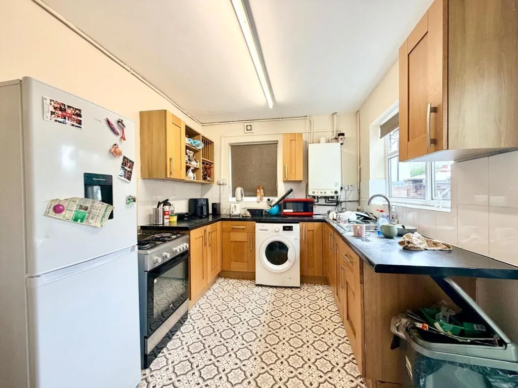 5 bedroom terraced house for rent