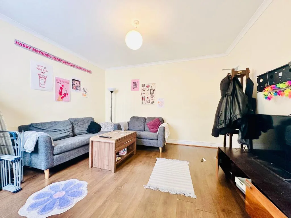 5 bedroom terraced house for rent