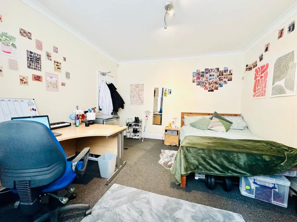 5 bedroom terraced house for rent