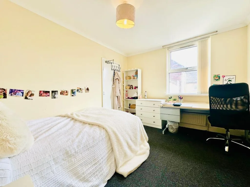 5 bedroom terraced house for rent