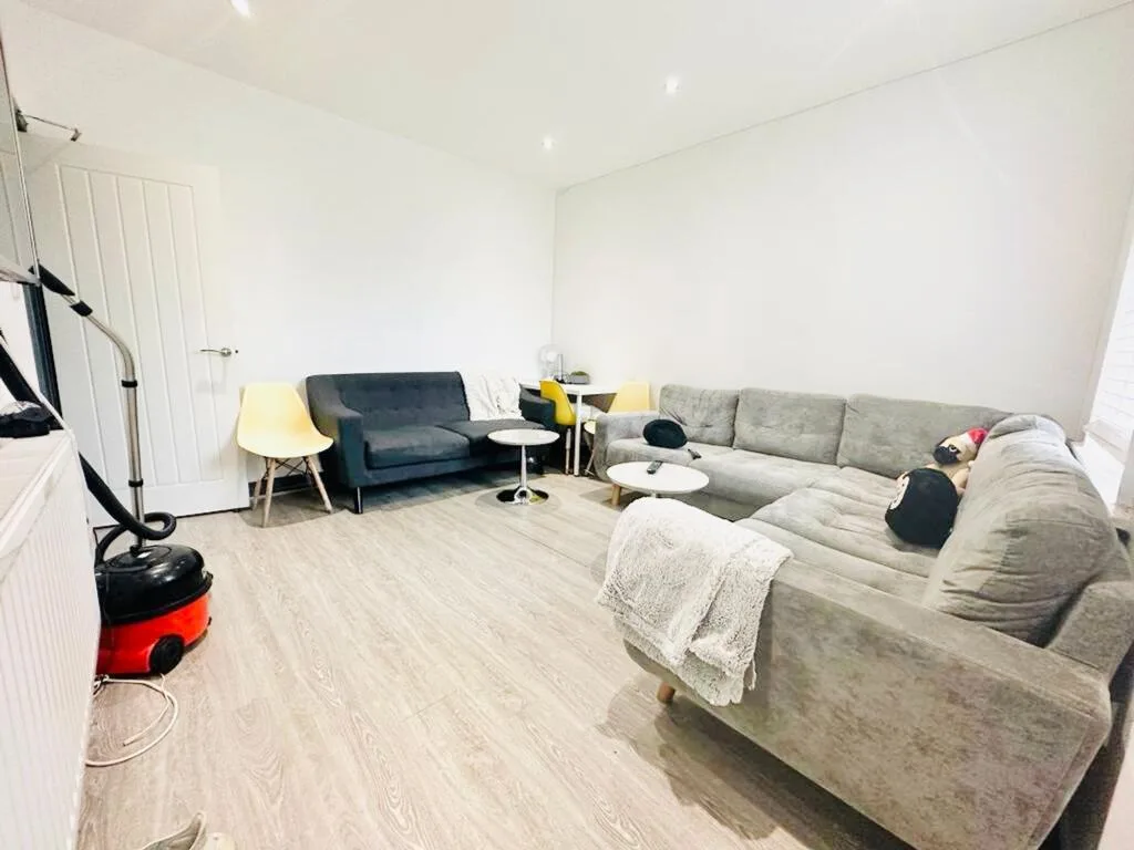 5 bedroom terraced house for rent