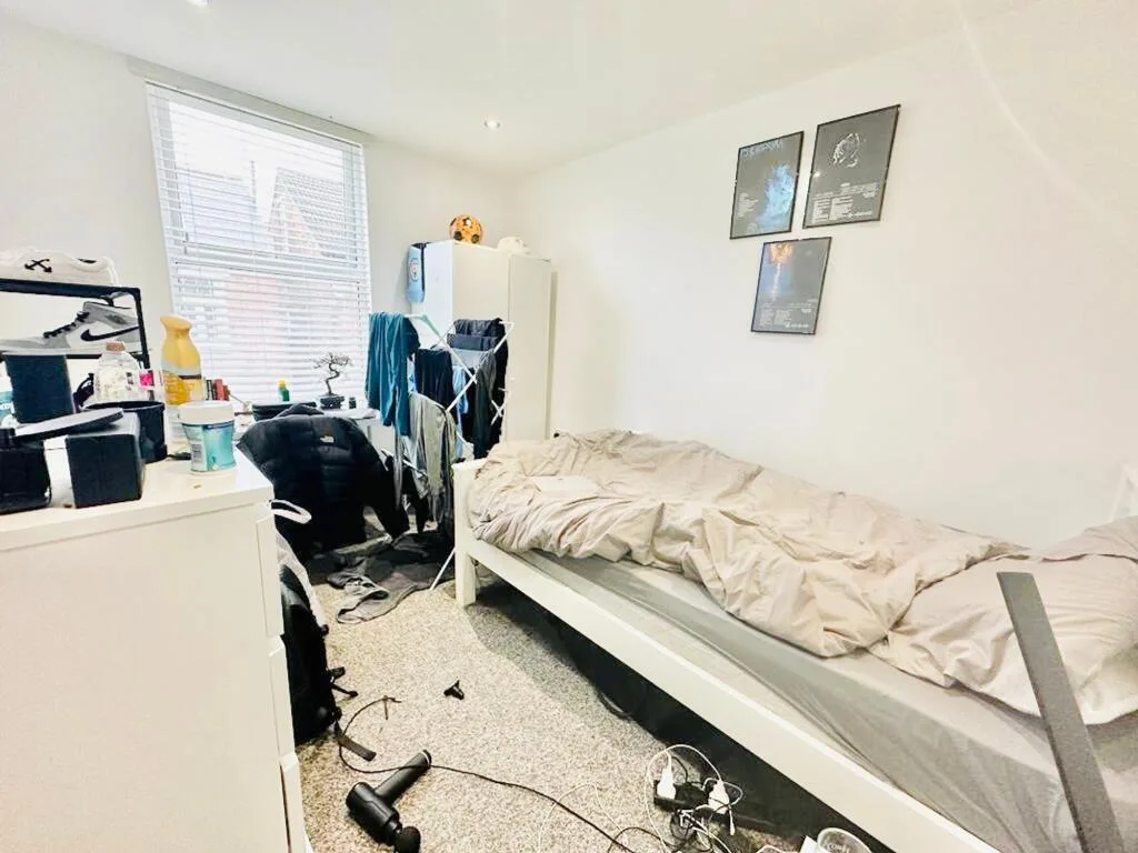 5 bedroom terraced house for rent