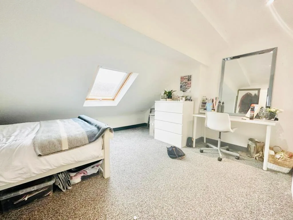 5 bedroom terraced house for rent