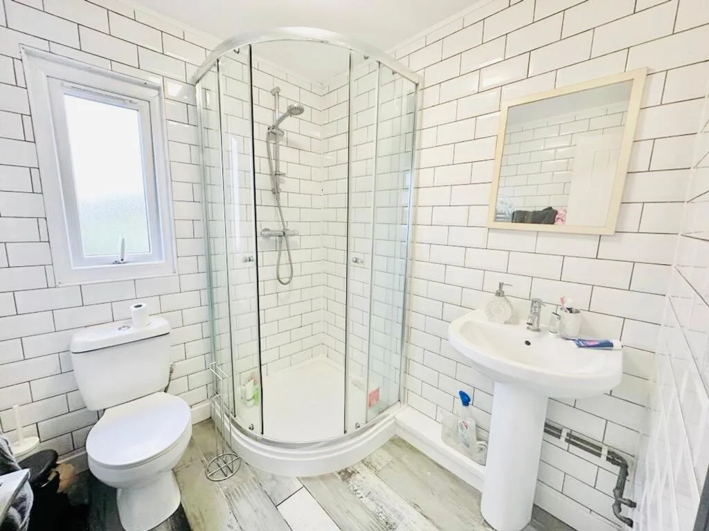 5 bedroom terraced house for rent