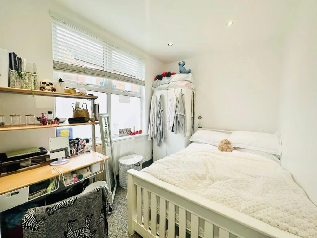 5 bedroom terraced house for rent