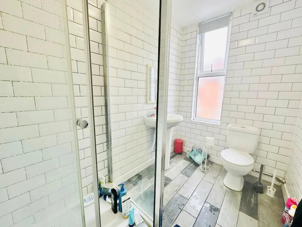 5 bedroom terraced house for rent