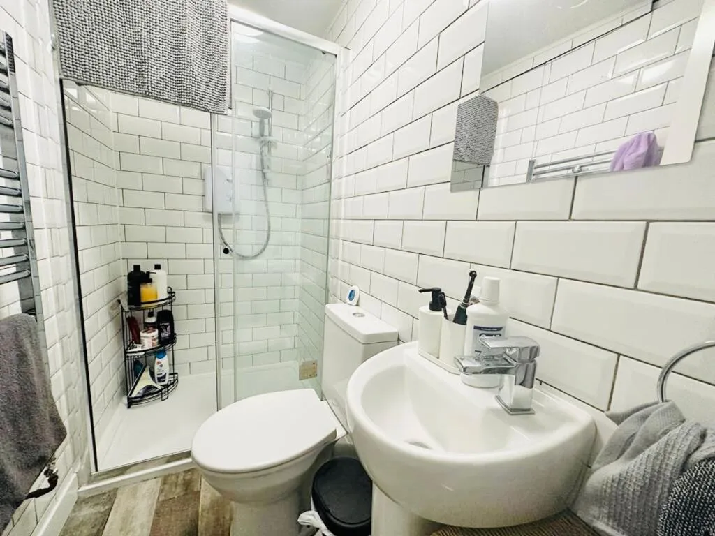 5 bedroom terraced house for rent