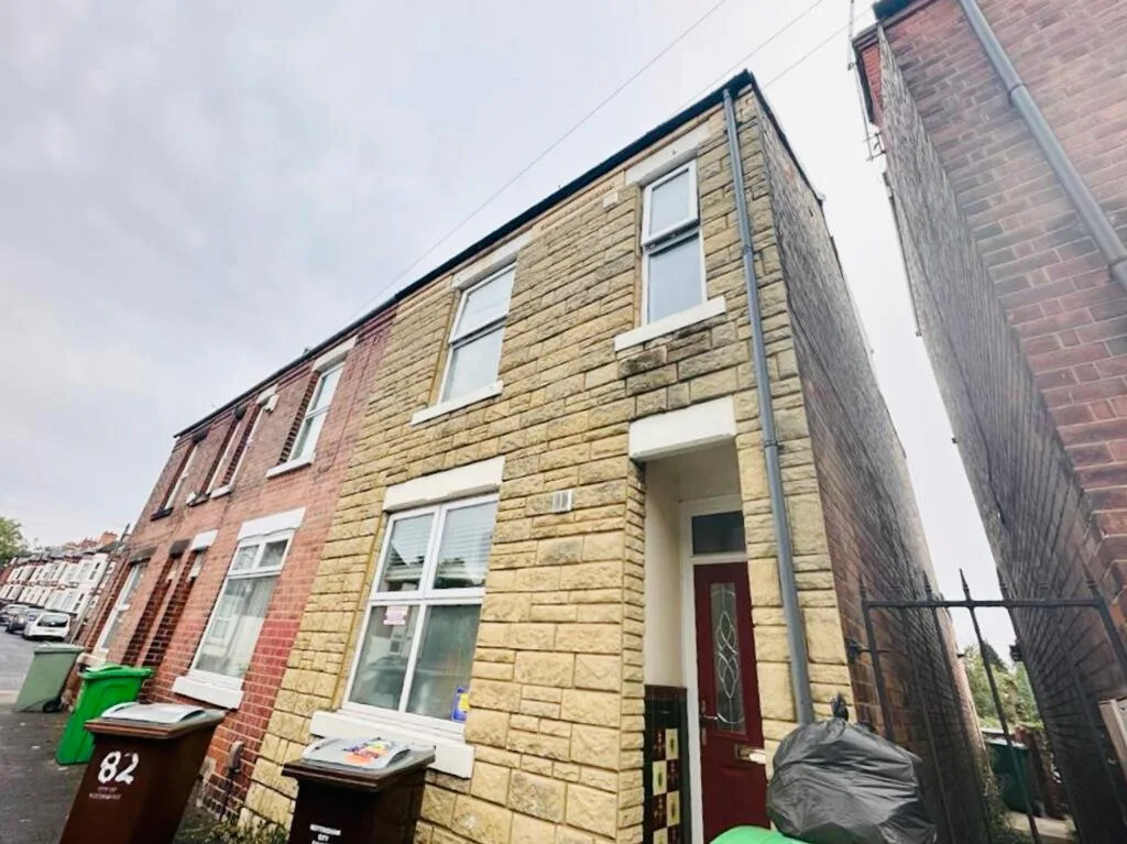 5 bedroom terraced house for rent