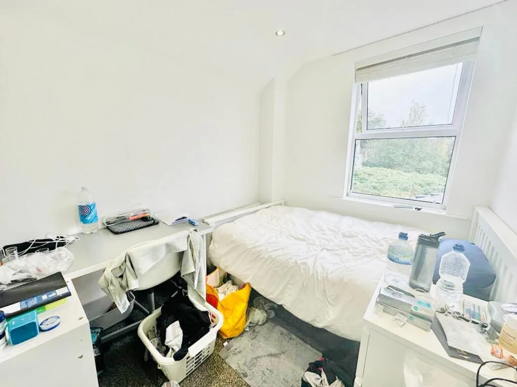 5 bedroom terraced house for rent