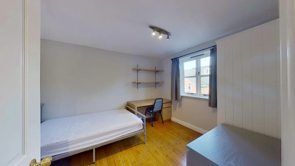 7 bedroom semi-detached house for rent