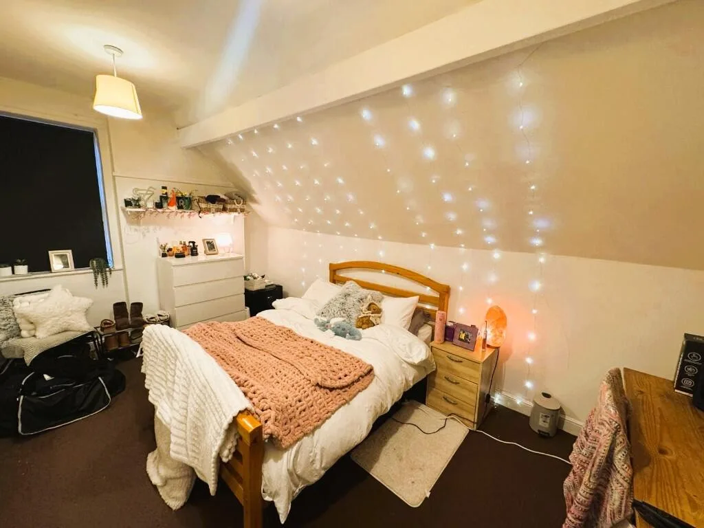 5 bedroom semi-detached house for rent