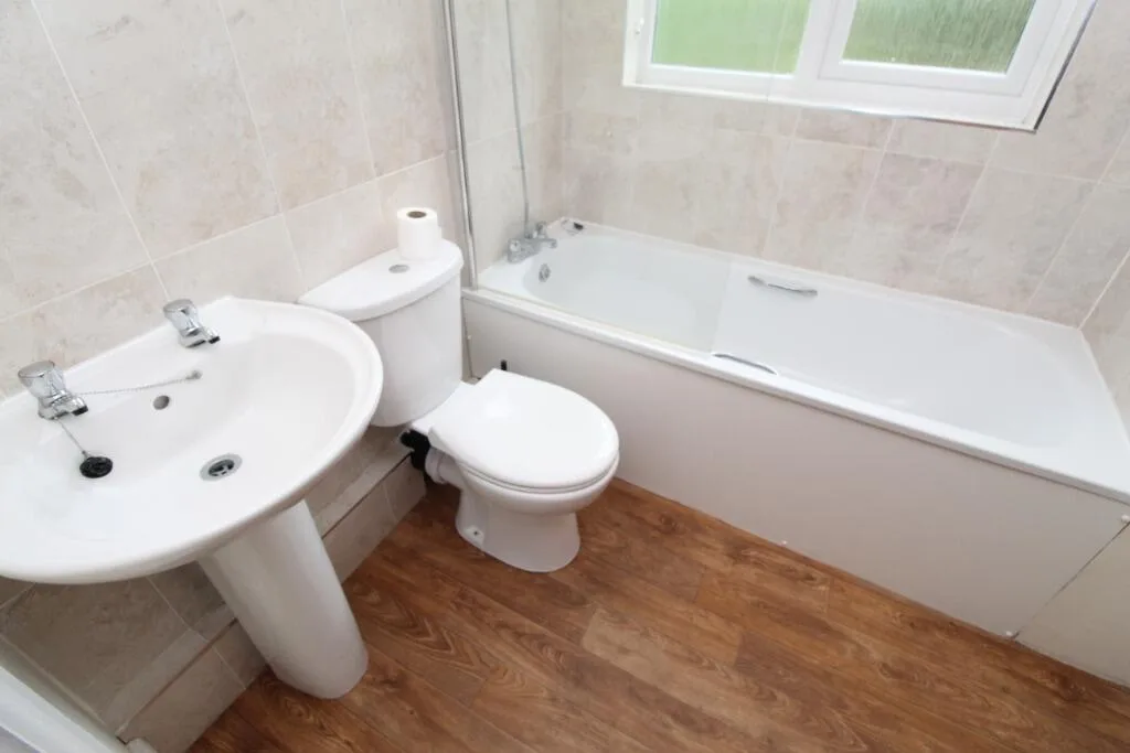 4 bedroom semi-detached house for rent
