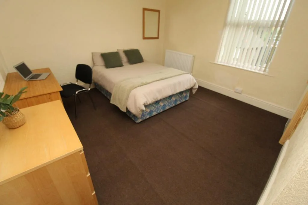 4 bedroom semi-detached house for rent