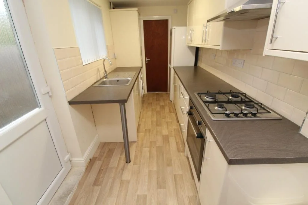 4 bedroom semi-detached house for rent