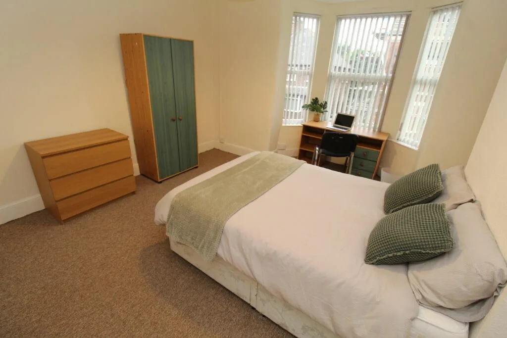 4 bedroom semi-detached house for rent
