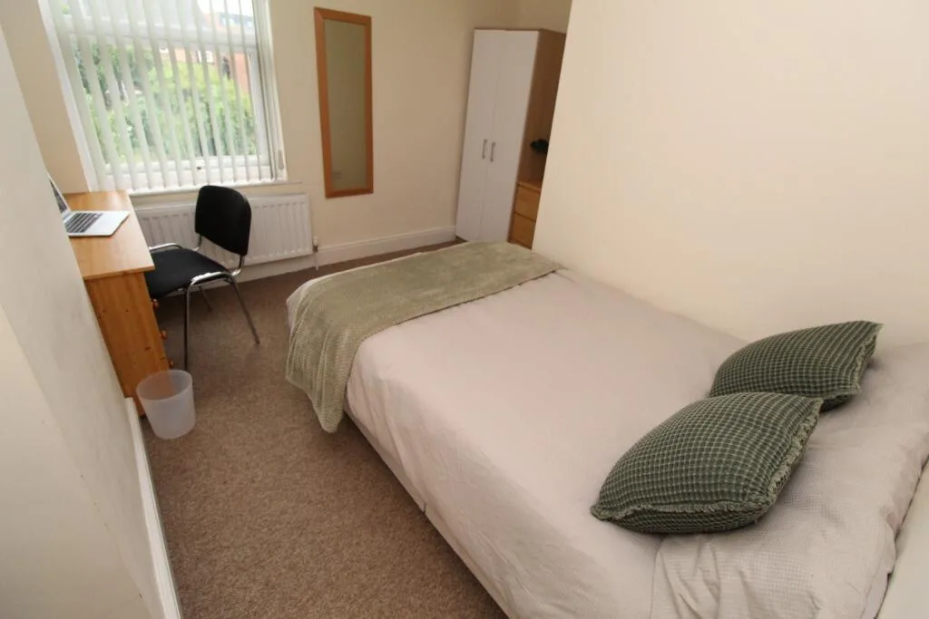 4 bedroom semi-detached house for rent