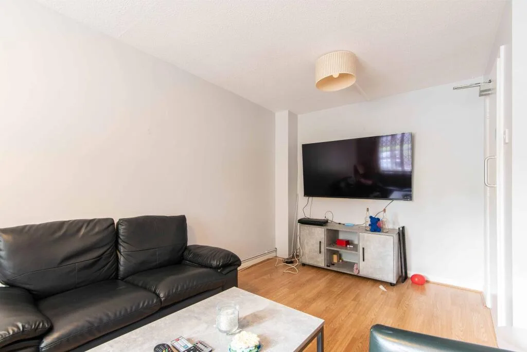 1 bedroom end of terrace house for rent